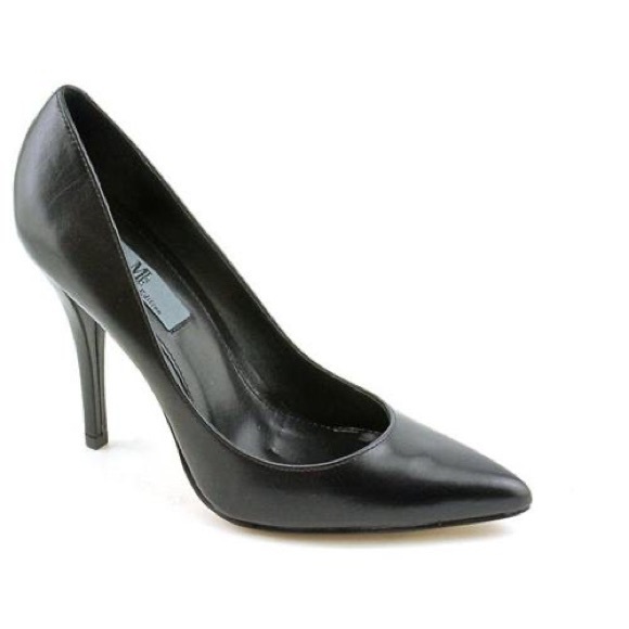 Mia Limited Edition Leather Black Venus Pumps in size 7 1/2M with box. - Picture 9 of 11